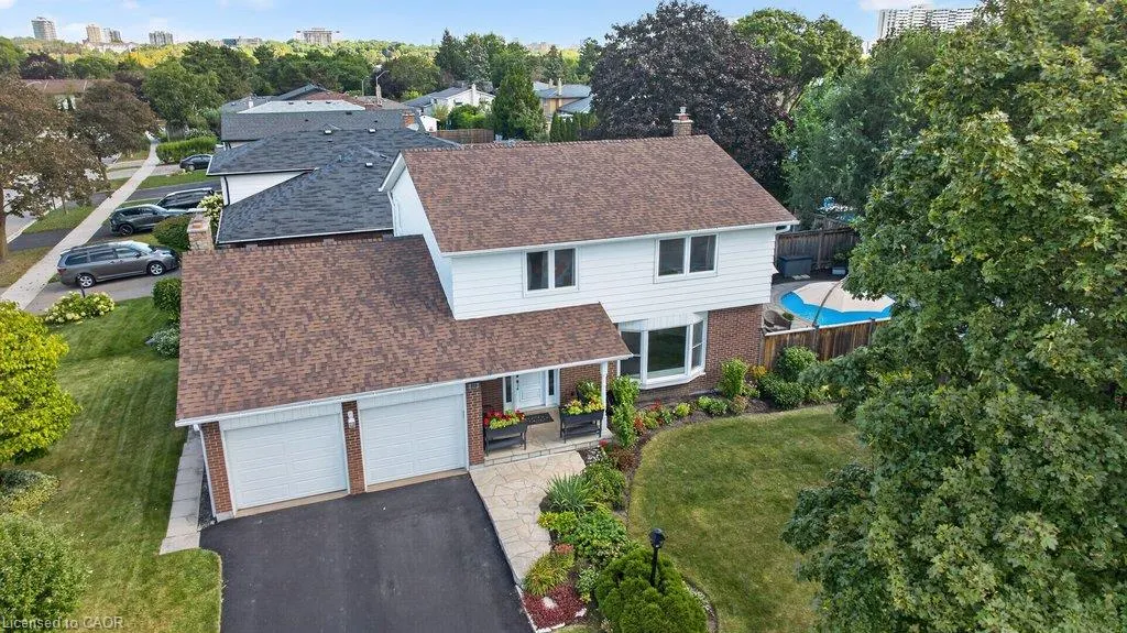 838 Saddle Crescent