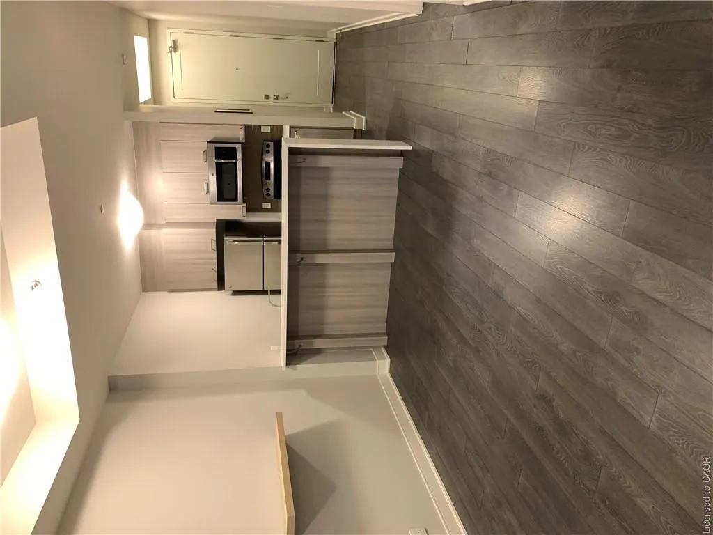 150 Main Street W #411