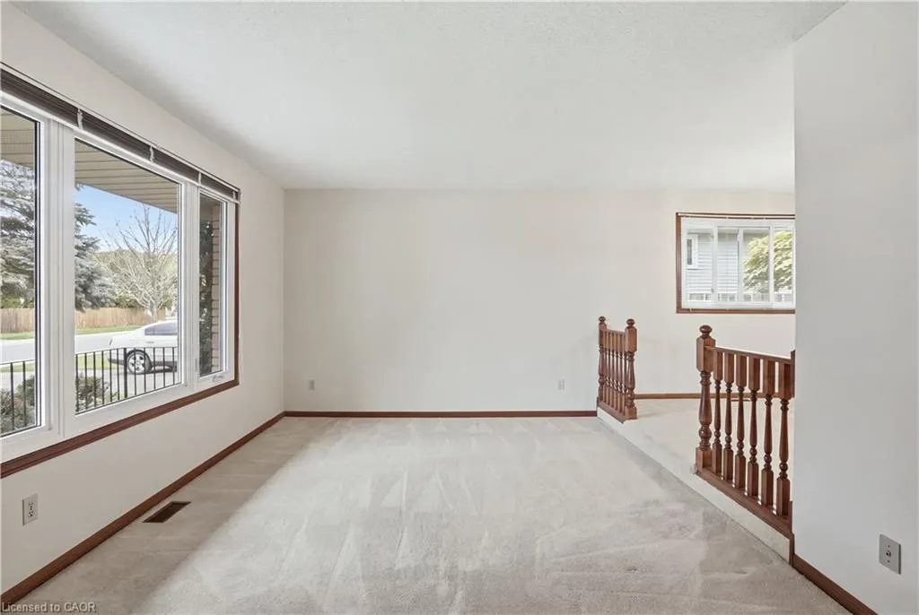 84 Larchwood Circle