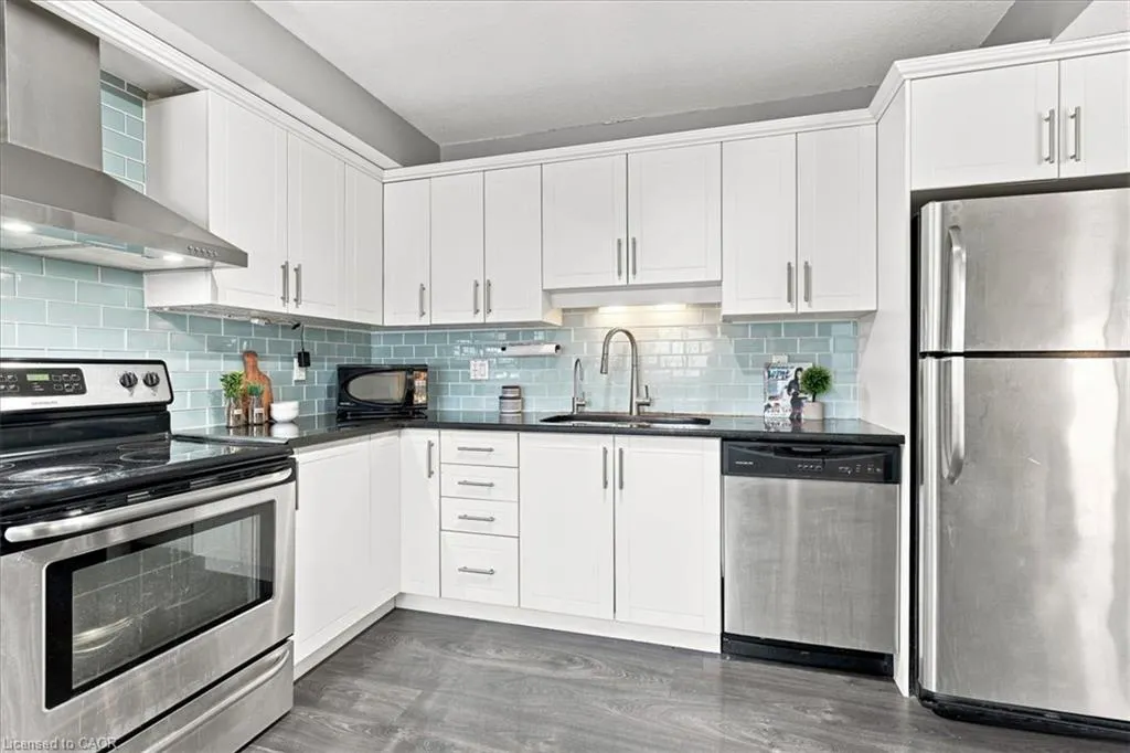 1522 King Street E #403