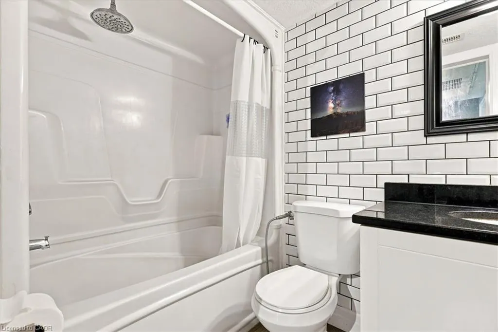 1522 King Street E #403