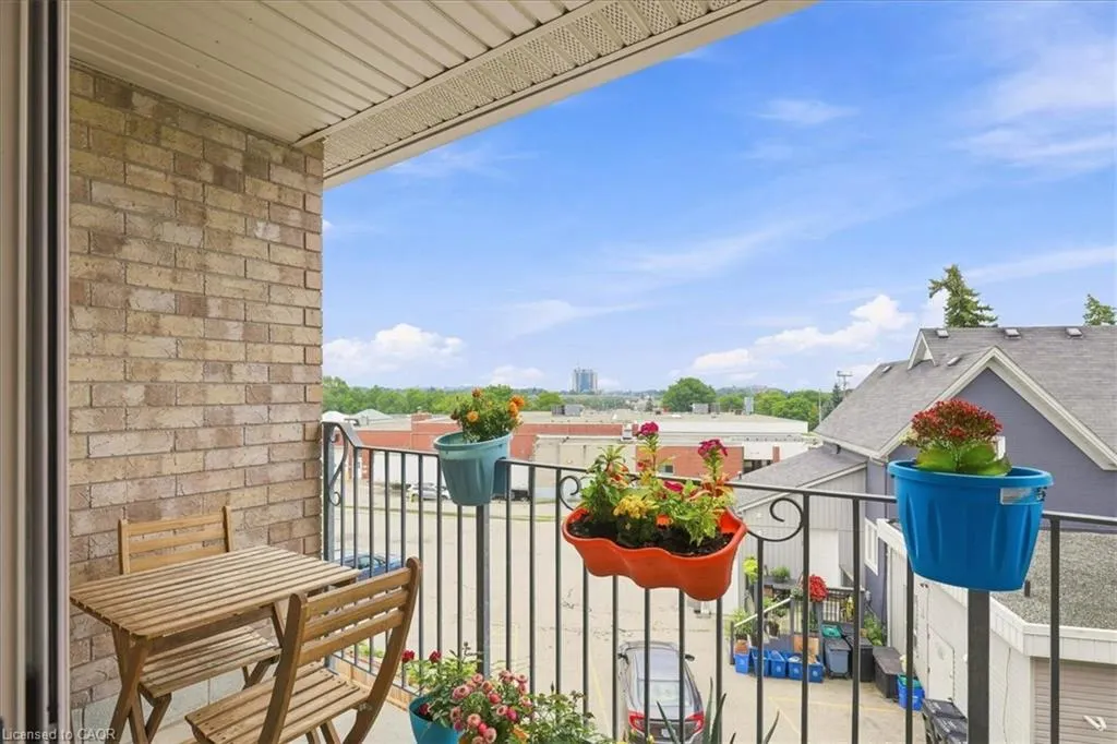 1522 King Street E #403