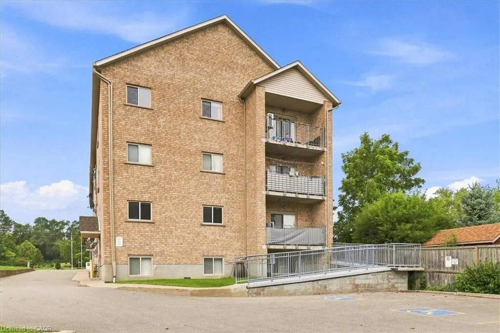 1522 King Street E #403