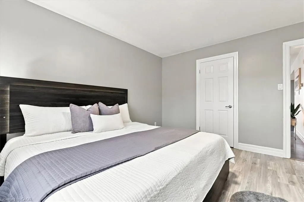 1522 King Street E #403