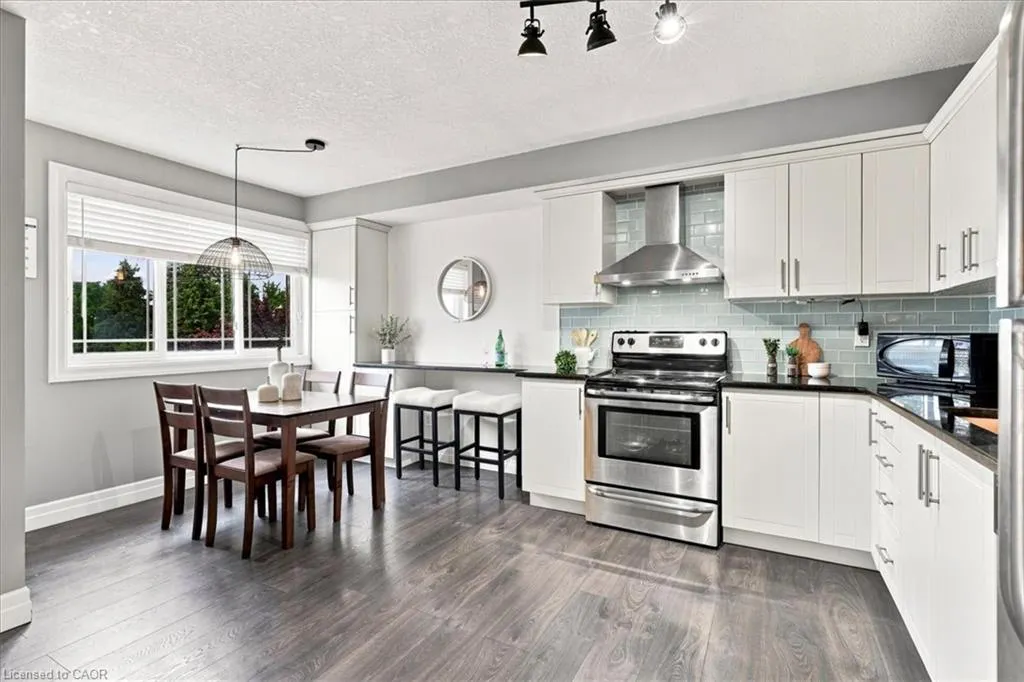 1522 King Street E #403