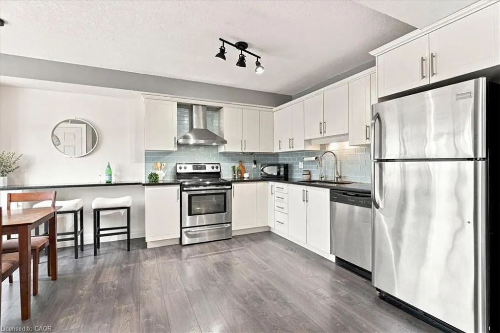 1522 King Street E #403