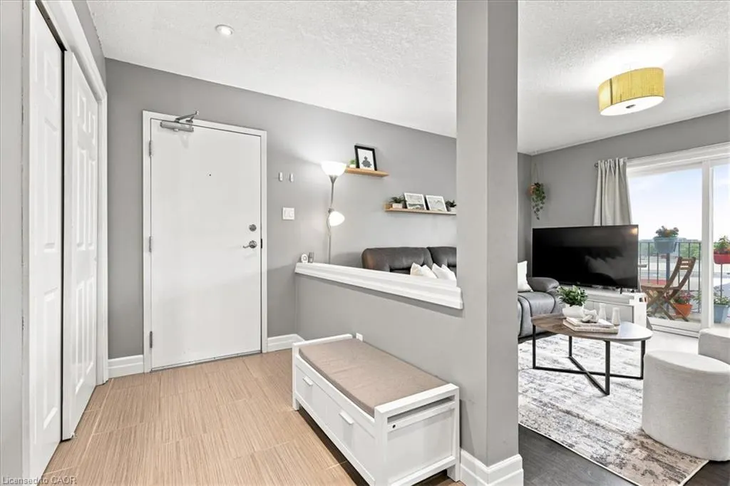 1522 King Street E #403
