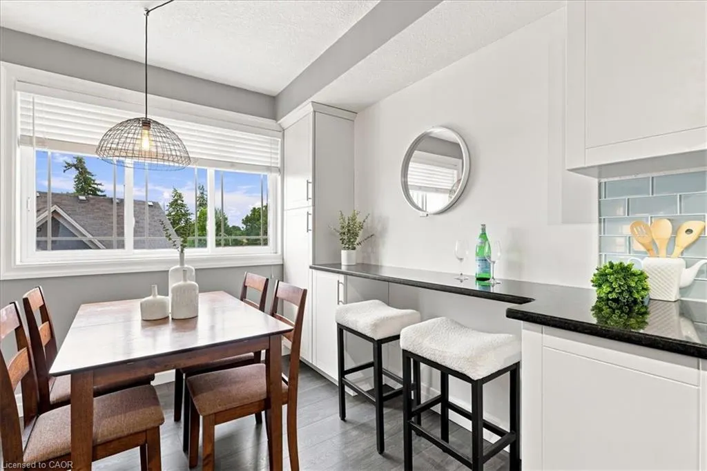 1522 King Street E #403