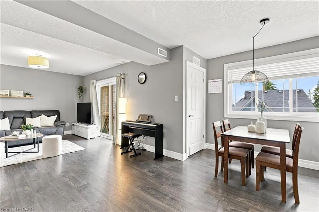 1522 King Street E #403
