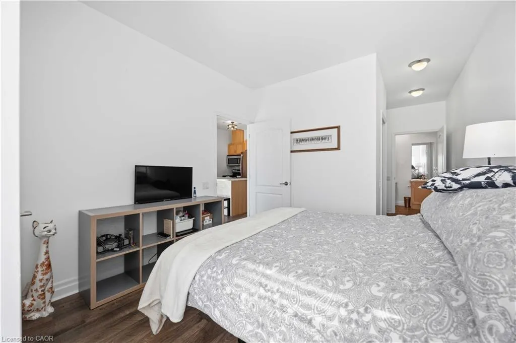 44 Bond Street W #306