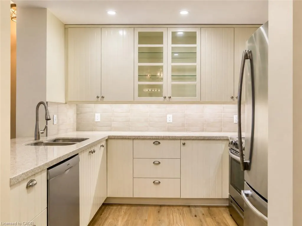 2511 Lakeshore Road W #216