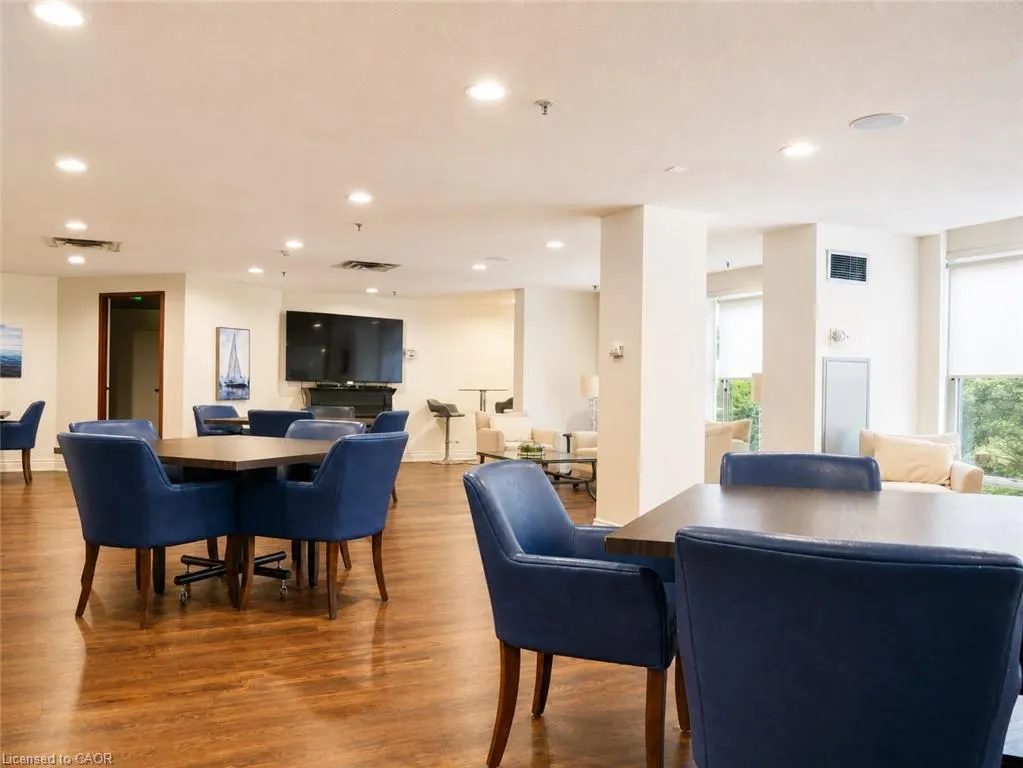 2511 Lakeshore Road W #216