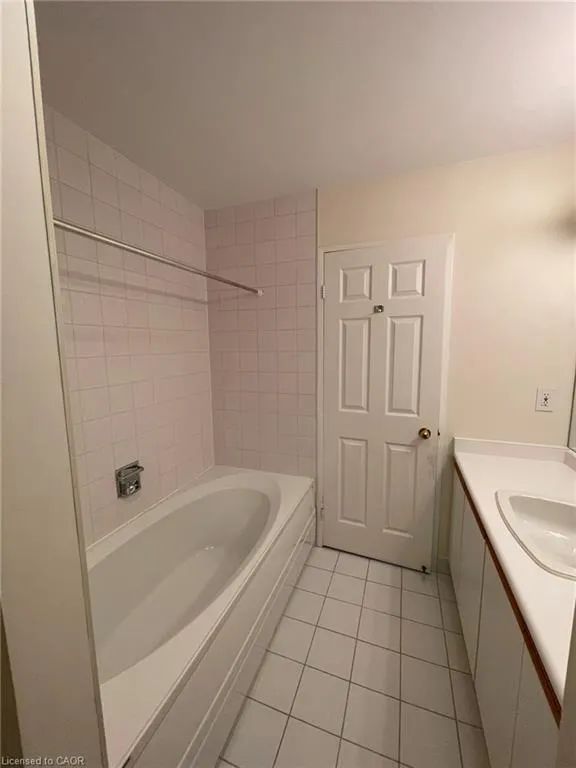 2511 Lakeshore Road W #216