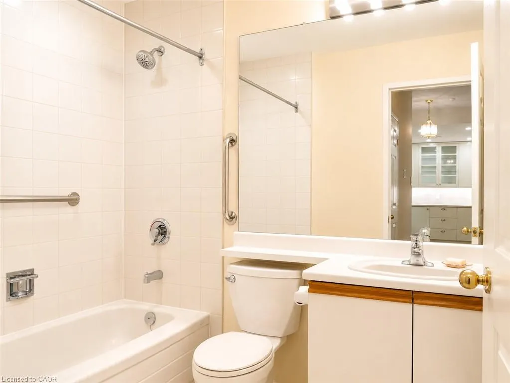 2511 Lakeshore Road W #216