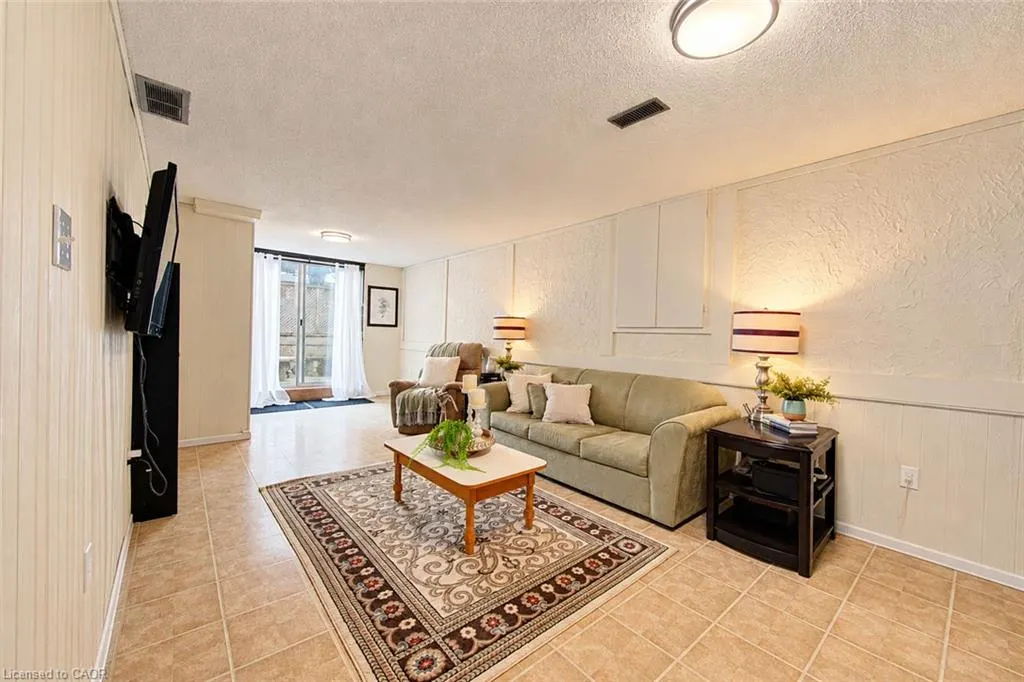 63 Winding Way