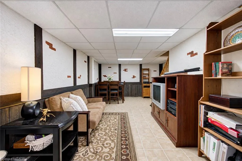 63 Winding Way