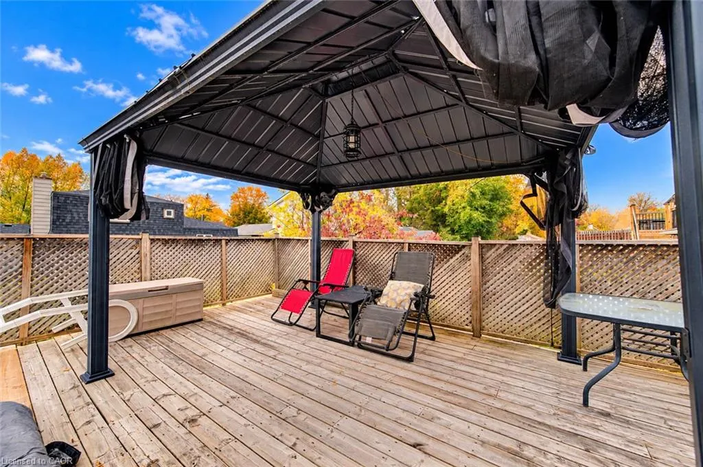 63 Winding Way