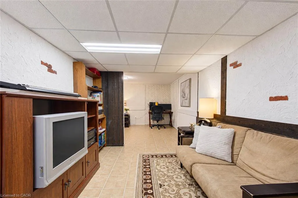 63 Winding Way