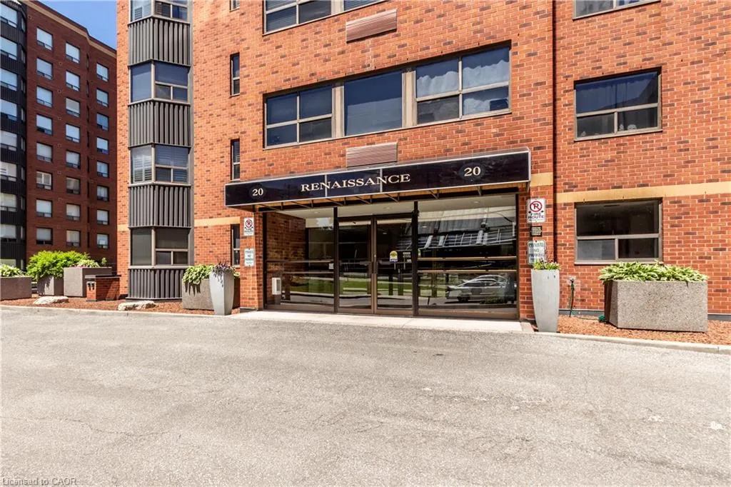 20 Ellen Street E #207