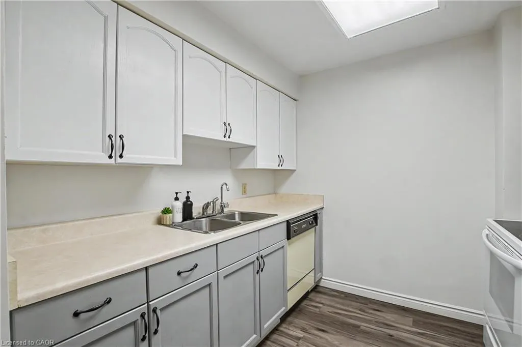 20 Ellen Street E #207