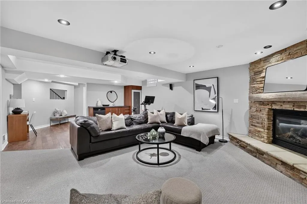 2243 Woodcrest Drive
