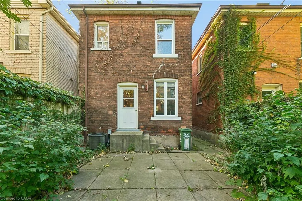 36 Holton Avenue N
