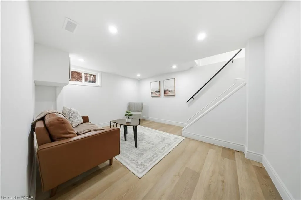 24 Park Road N