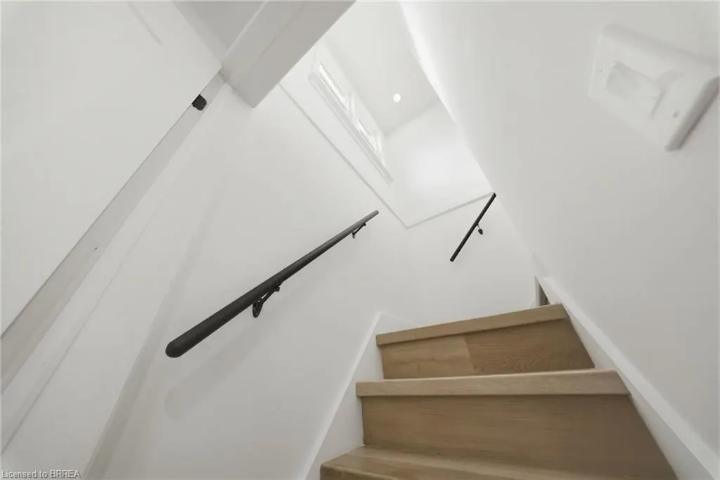 24 Park Road N