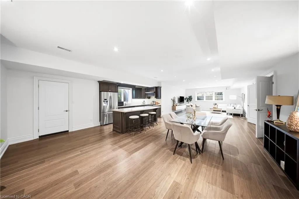 1098 Lakeshore Road W