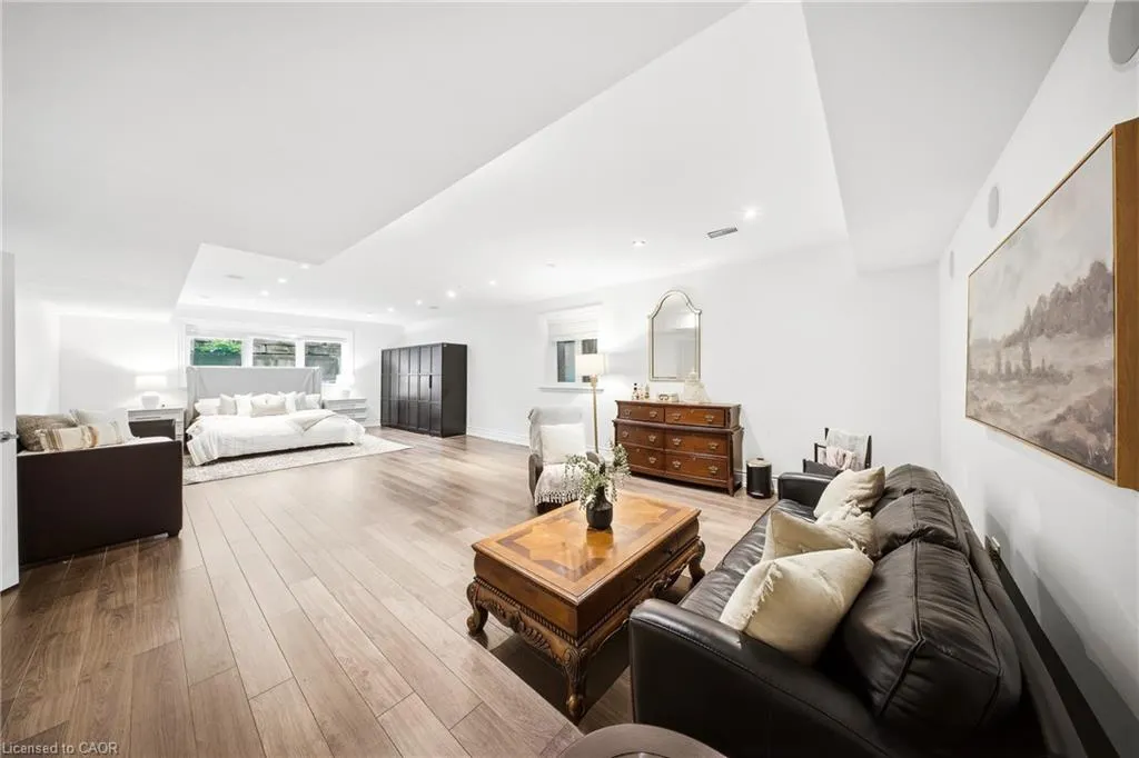1098 Lakeshore Road W