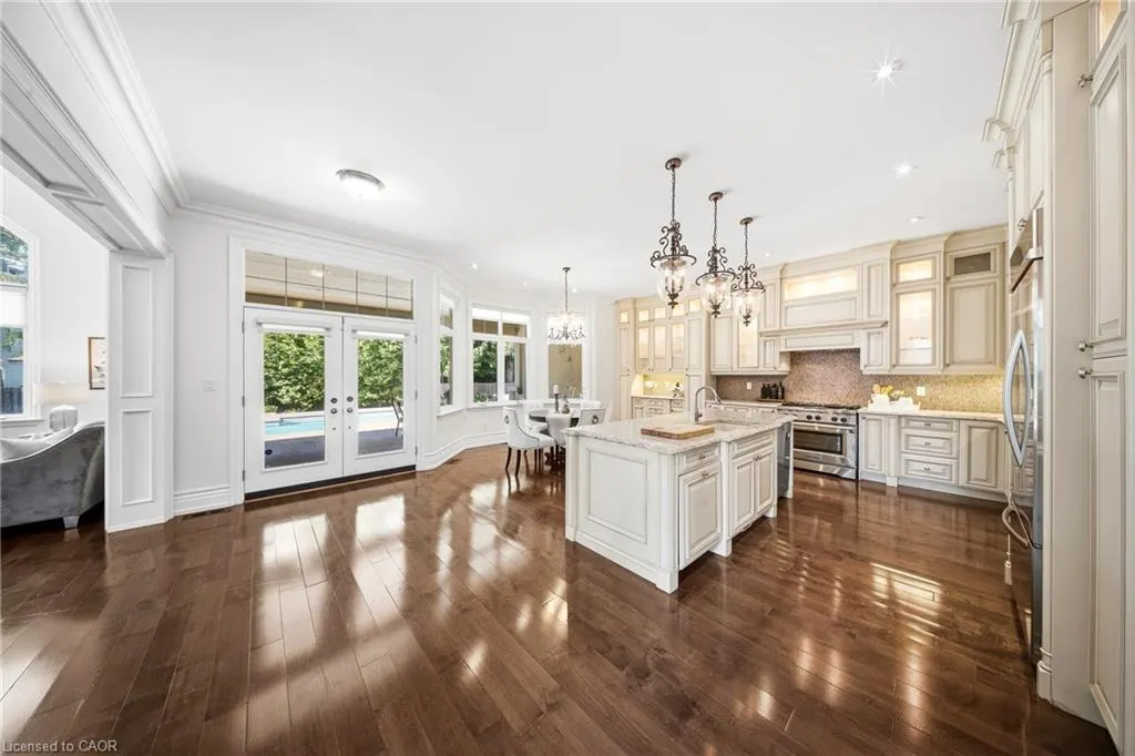 1098 Lakeshore Road W