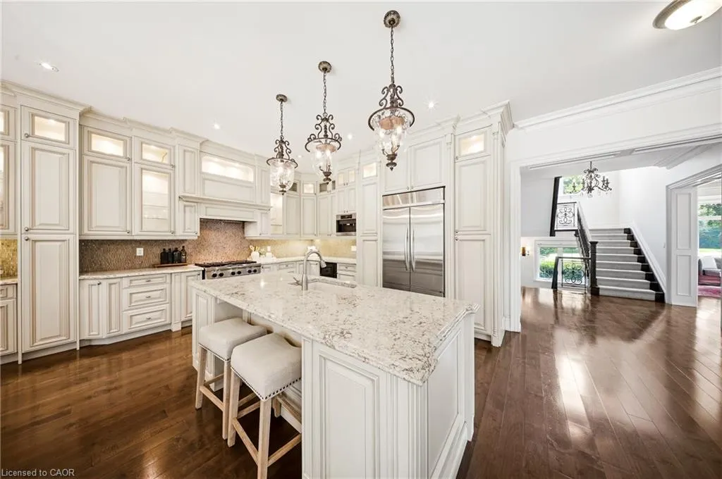 1098 Lakeshore Road W
