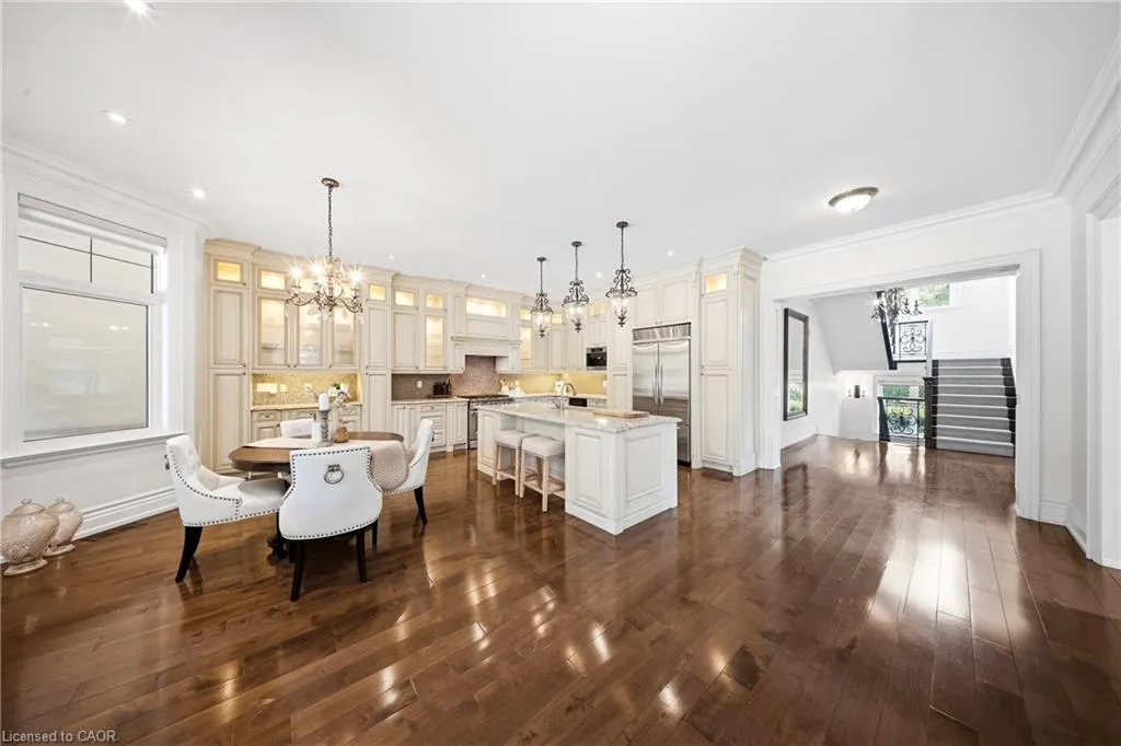1098 Lakeshore Road W