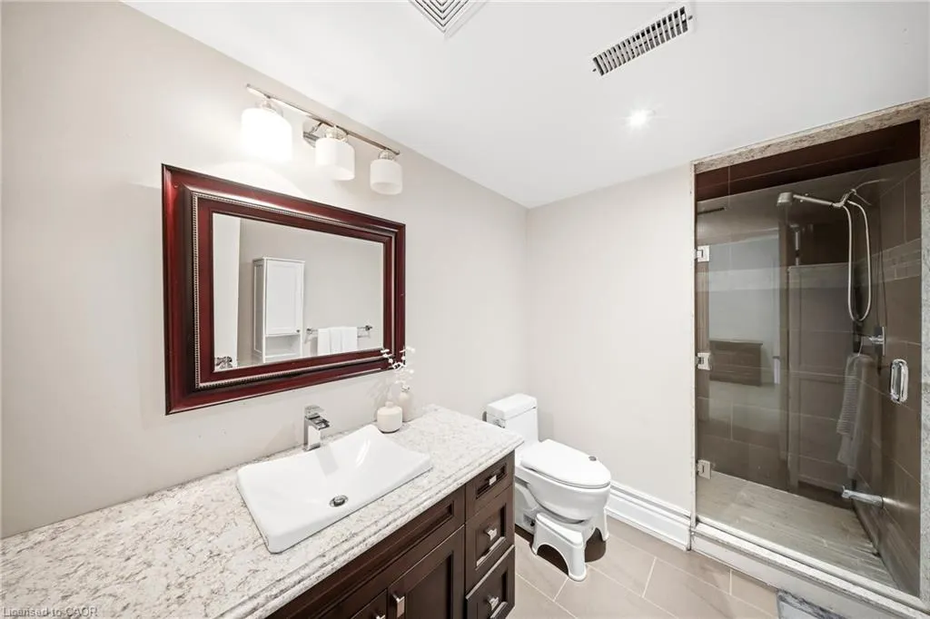 1098 Lakeshore Road W