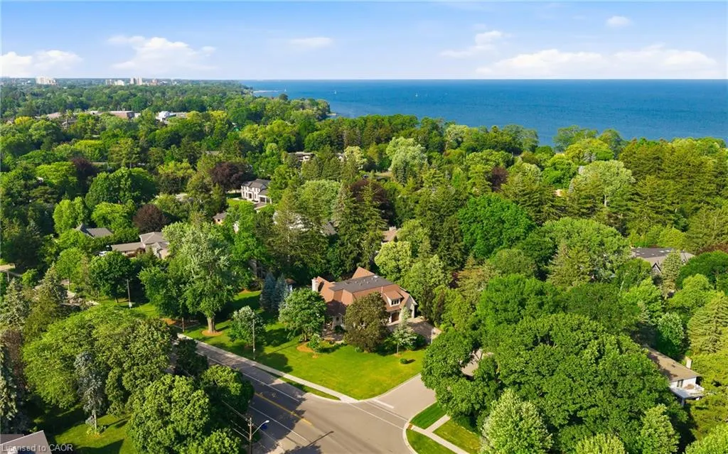 1098 Lakeshore Road W