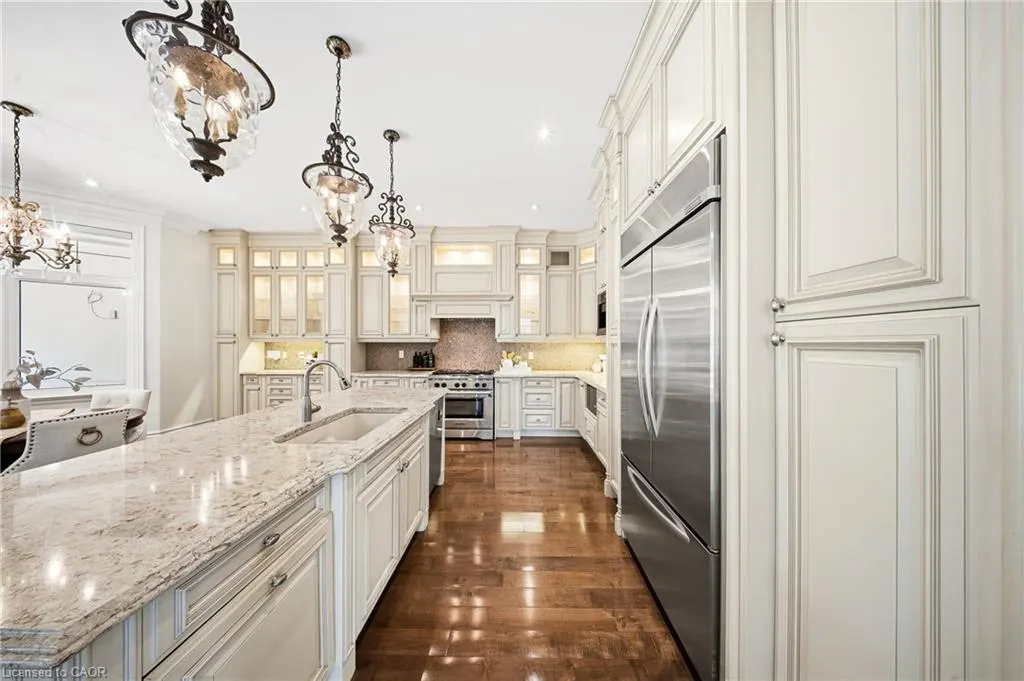 1098 Lakeshore Road W