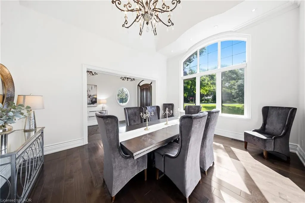 1098 Lakeshore Road W