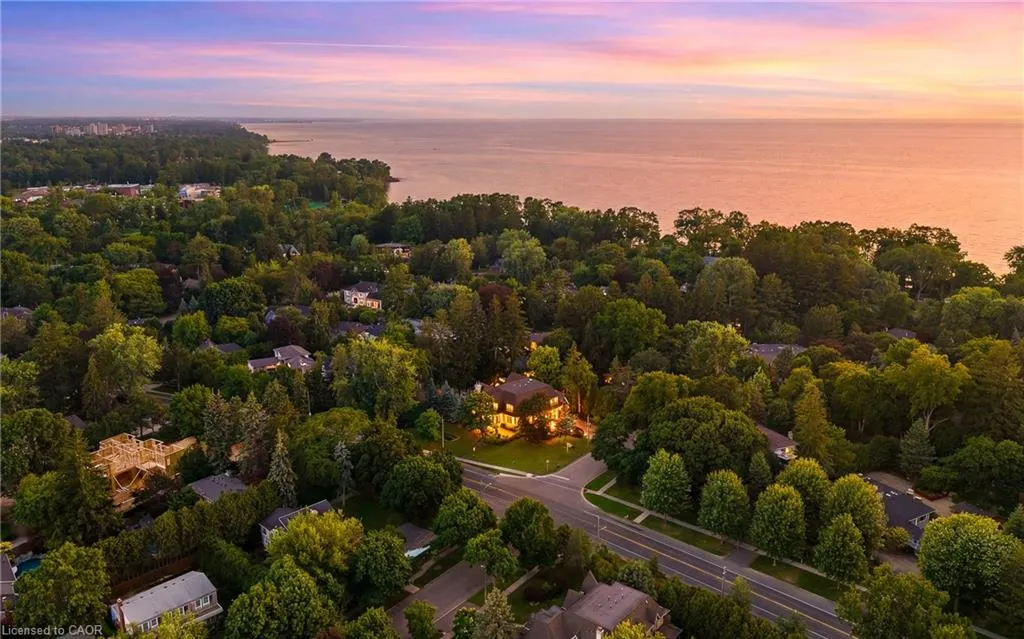 1098 Lakeshore Road W