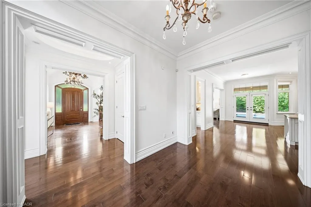 1098 Lakeshore Road W