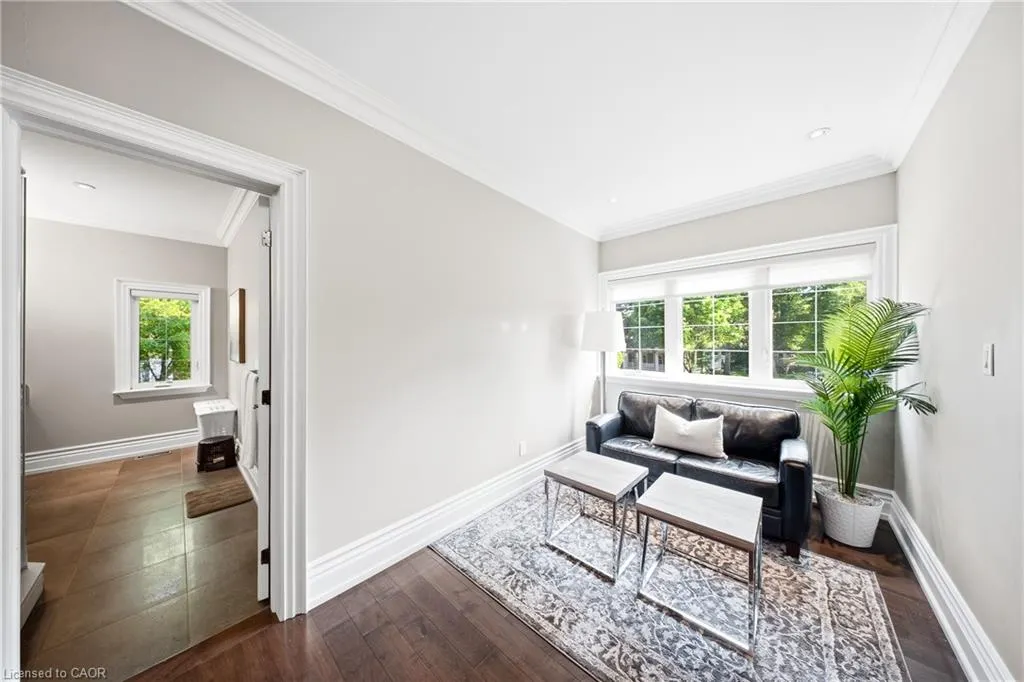 1098 Lakeshore Road W