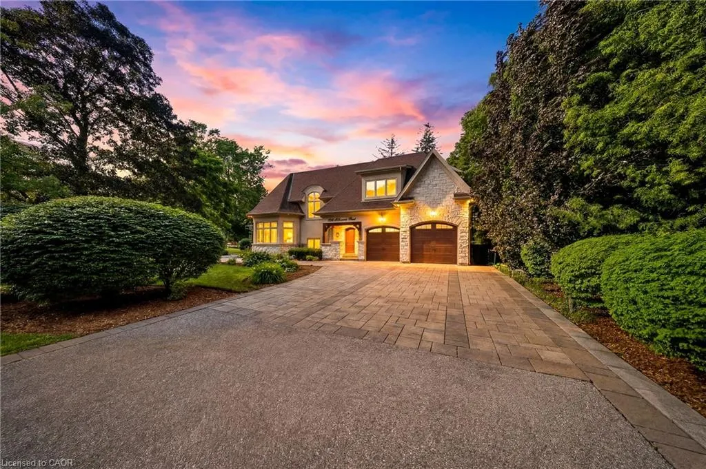 1098 Lakeshore Road W