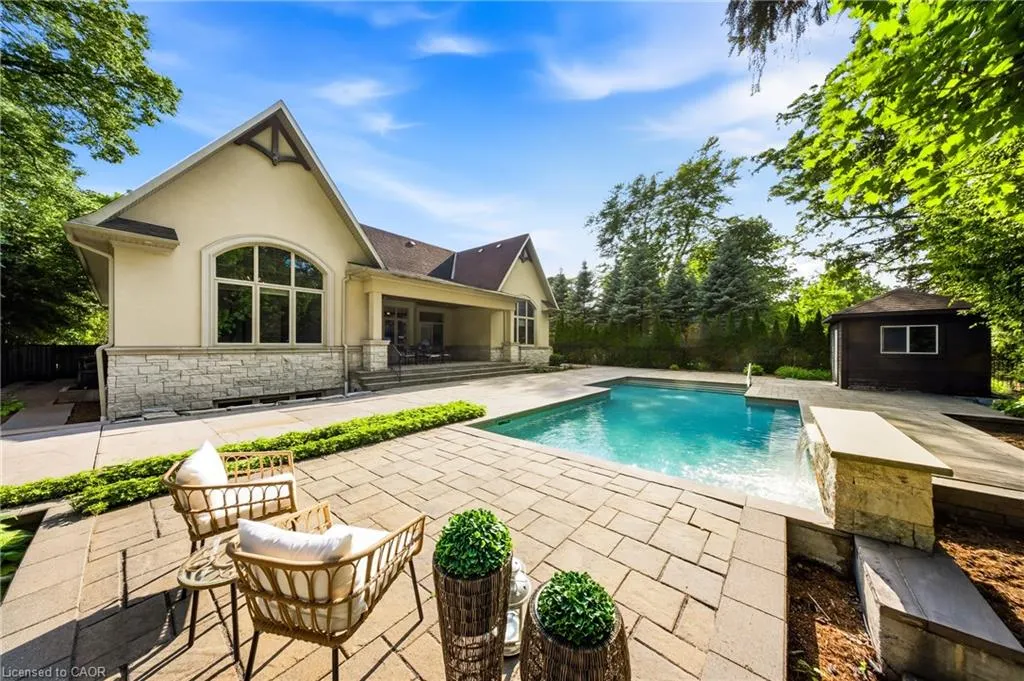 1098 Lakeshore Road W