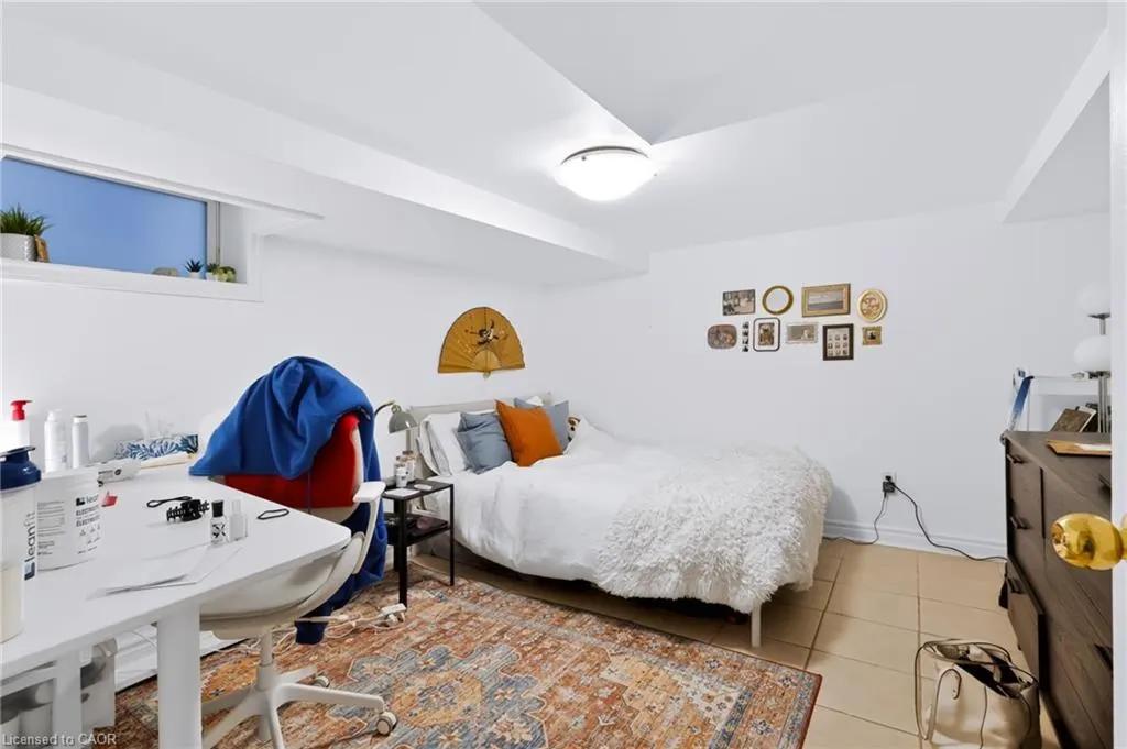 23 Forsyth Avenue S