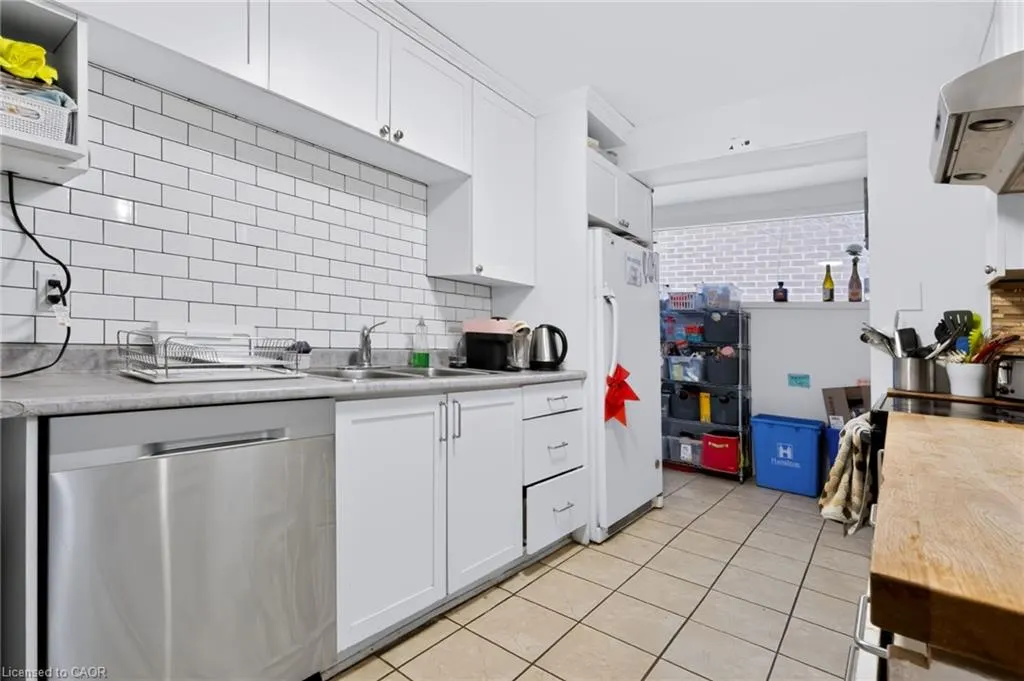 23 Forsyth Avenue S
