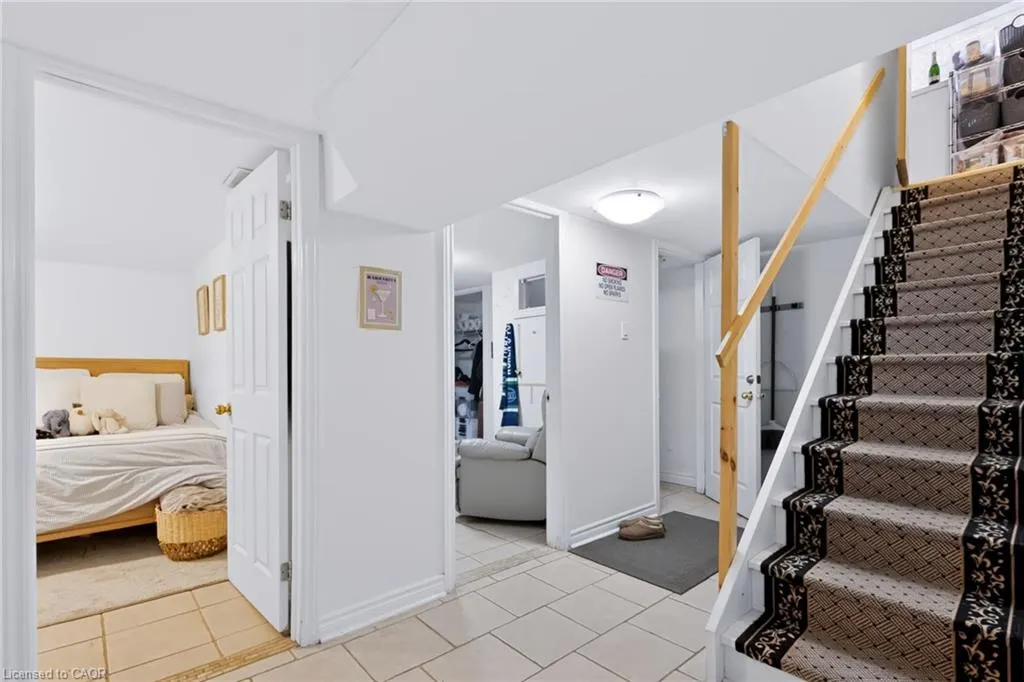 23 Forsyth Avenue S