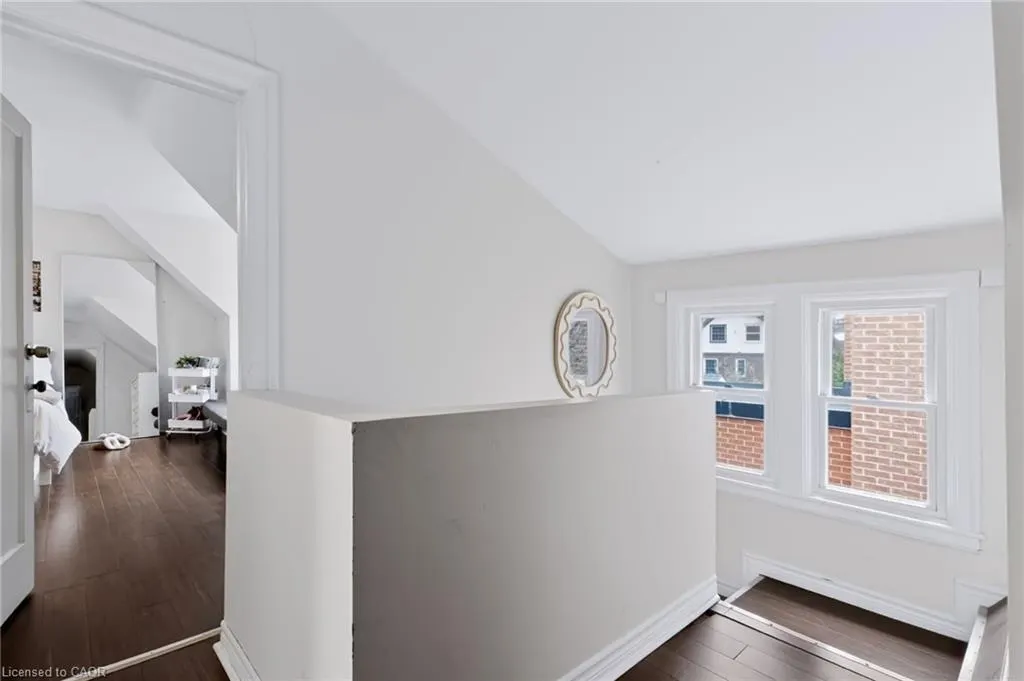 23 Forsyth Avenue S