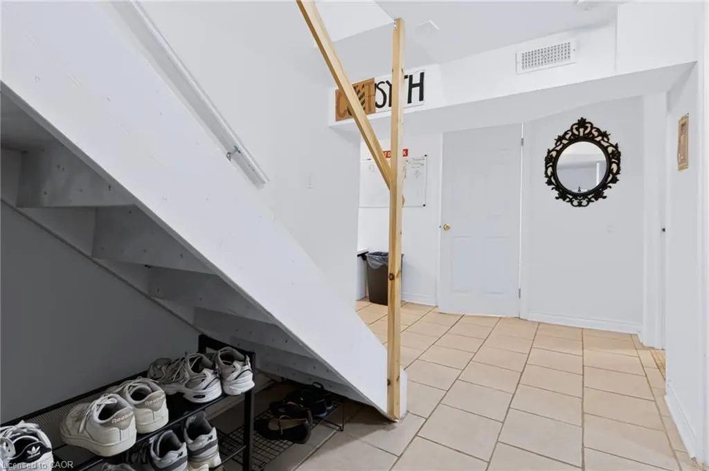 23 Forsyth Avenue S