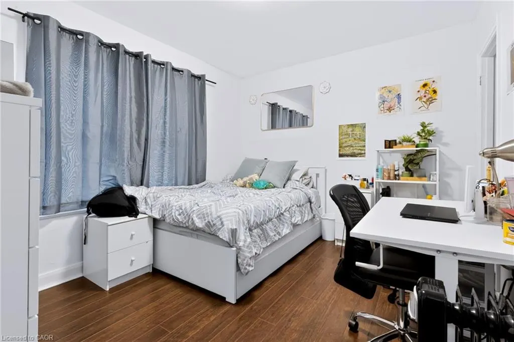 23 Forsyth Avenue S