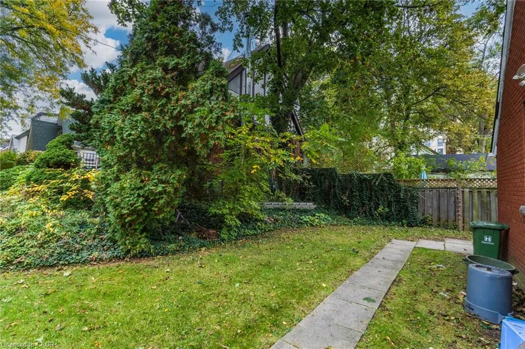 23 Forsyth Avenue S