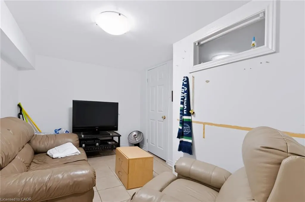 23 Forsyth Avenue S